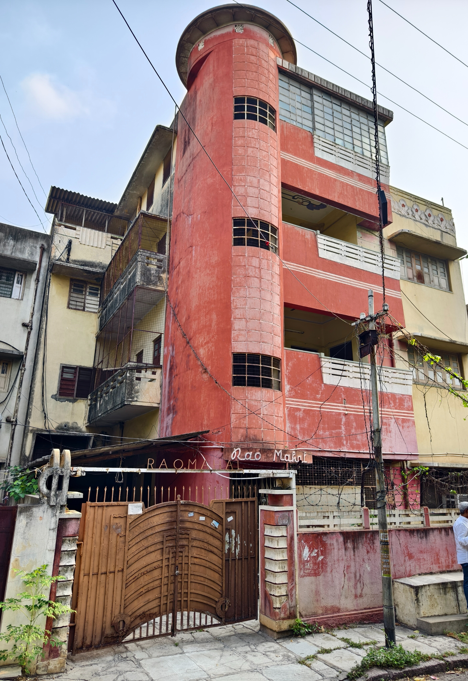 View of a residential buildings in Hyderabad | Yunus Lasania, The Hyderabad History Project