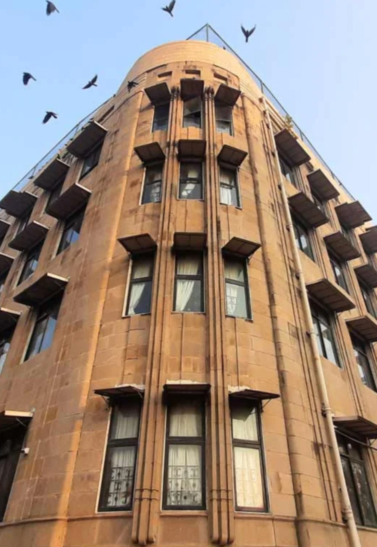A front view of SKI Jain High School at Marine Lines in Mumbai. The architecture belongs to the 20th Century design style called Art Deco | Art Deco Mumbai